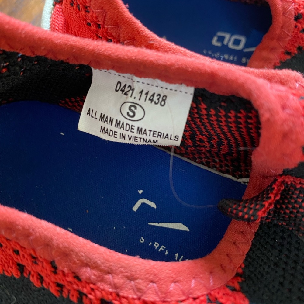 Speedo brand water shoes kids size small